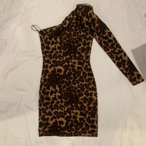 🔥💥HOST PICK💥🔥ArdenB Knit fitted animal print 1 shoulder dress